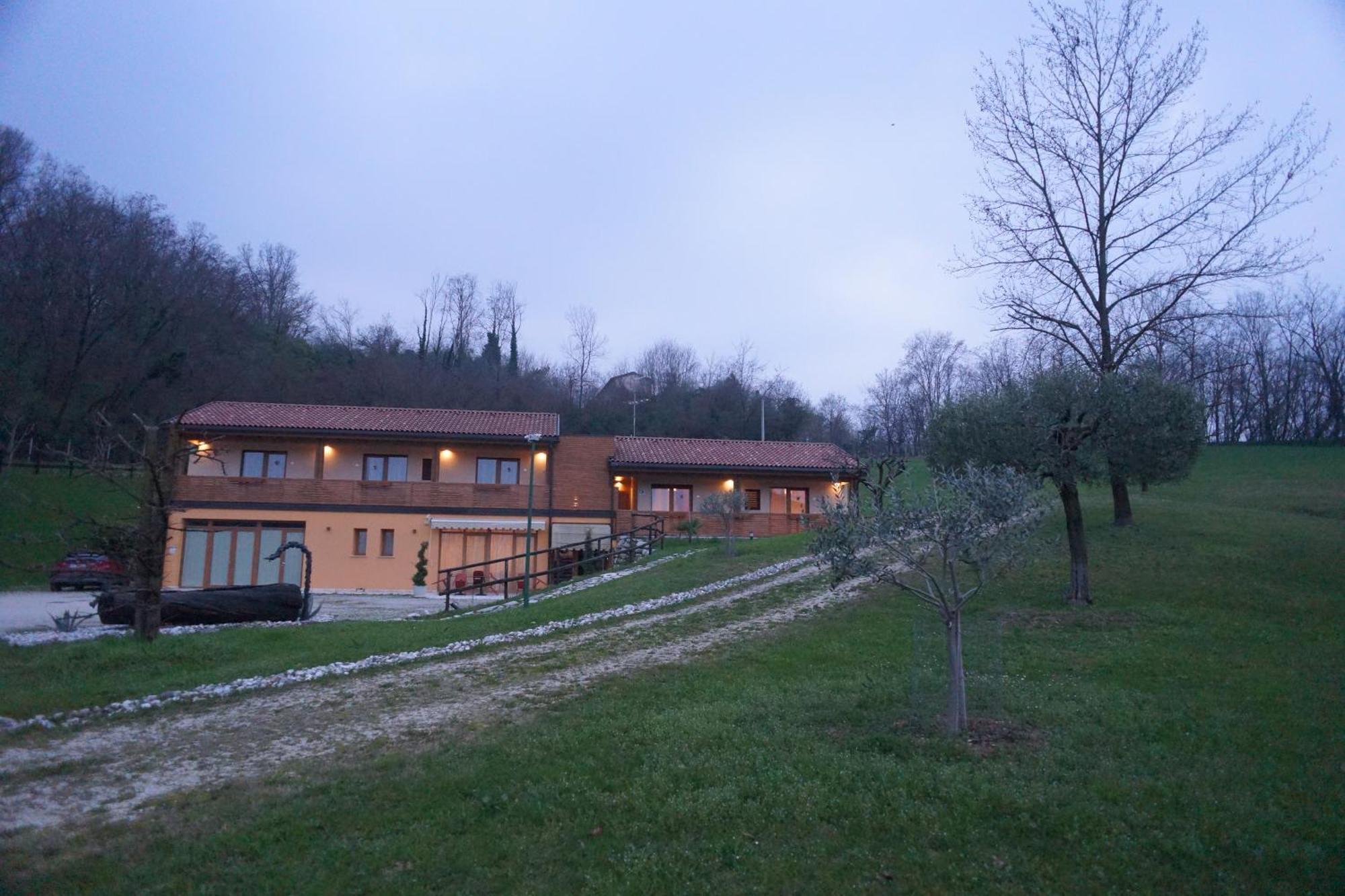 Nikolas' Valley Cornuda Exteriér fotografie